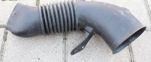BMW 5 E60 E61 Air intake hose/pipe 7790056
