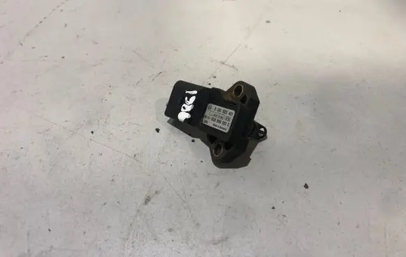 Volkswagen PASSAT B6 Air pressure sensor 038906051C