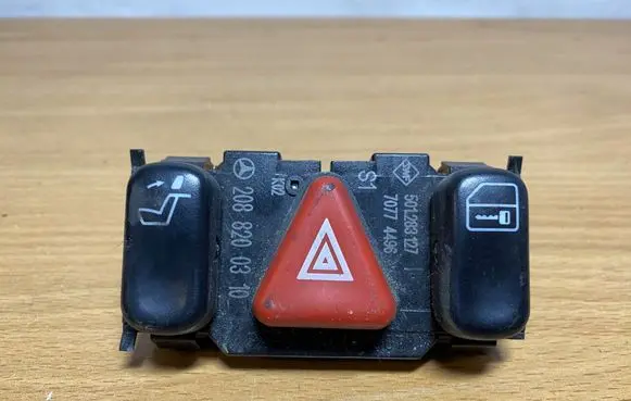 Mercedes-Benz E W210 Hazard light switch 2088200310 C3908