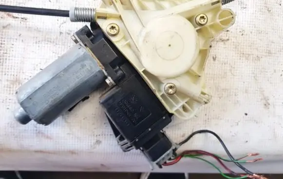 Mitsubishi Space Star Rear door window regulator motor 0130821788