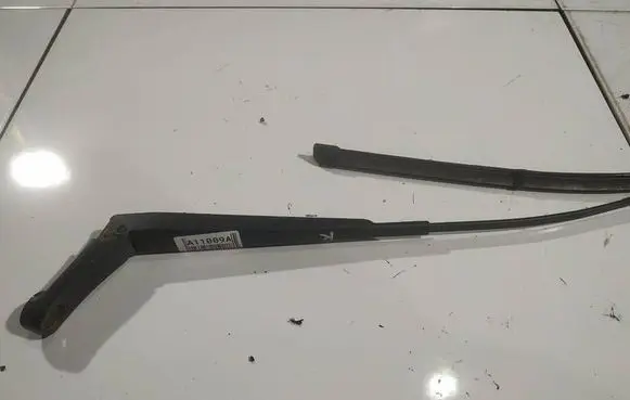 Opel Zafira B Front wiper blade arm 