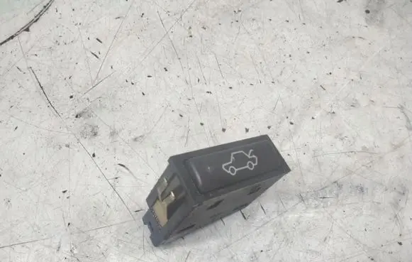 BMW X5 E53 Tailgate/boot open switch button 61318365579
