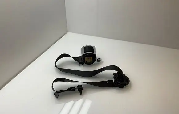 BMW 5 E60 E61 Front seatbelt 038040 0009101809