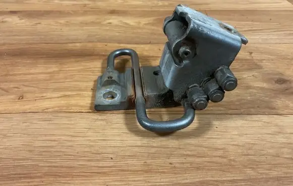Audi A6 S6 C6 4F Front door lower hinge 8E0831411B