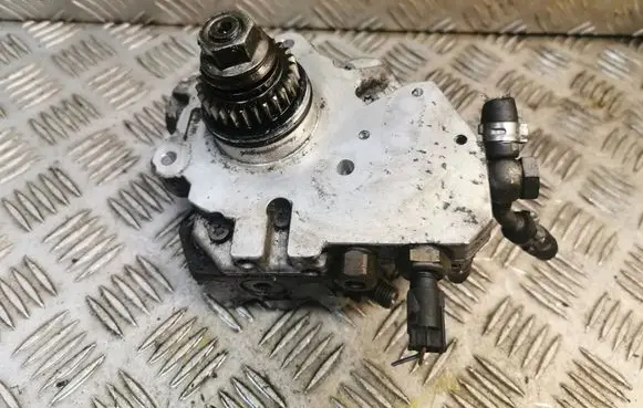 Mercedes-Benz B W245 Mechanical fuel pump A6400700701 6400700701