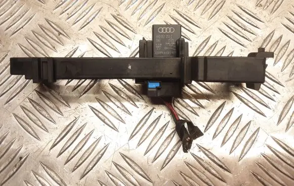 Volkswagen PASSAT B7 Fuel pump relay 4H0951253C