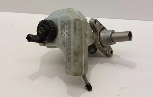 Master brake cylinder