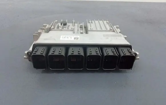 BMW 1 F40 Engine control unit/module ECU 0261S1066N