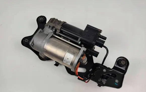 BMW X5 F15 Air suspension compressor/pump 6875177
