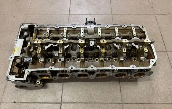 BMW 1 E81 E87 Engine head N52B30AF