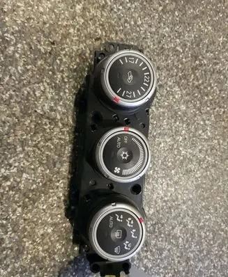 Mitsubishi Lancer X Climate control unit