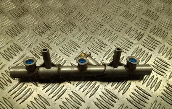 Audi Q7 4M Fuel distributor 06E090AL
