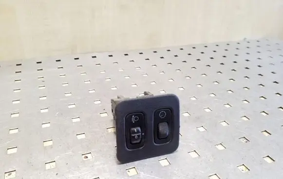 Mitsubishi Pajero Headlight level height control switch MR402645