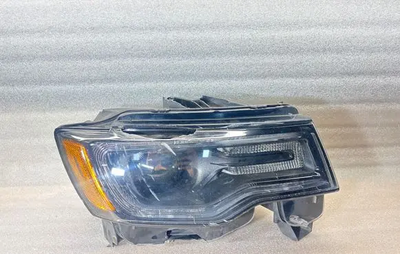 Jeep Grand Cherokee Headlight/headlamp 68144708AC