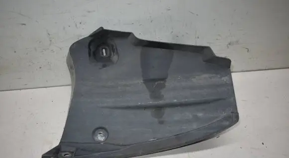Rear arch fender liner splash guards