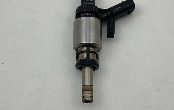 Audi A4 S4 B9 Fuel injector 06G906036 06L906A01