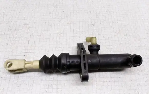 Mitsubishi Space Star Clutch master cylinder 30611705