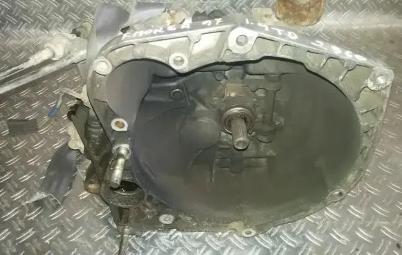 Manual 5 speed gearbox