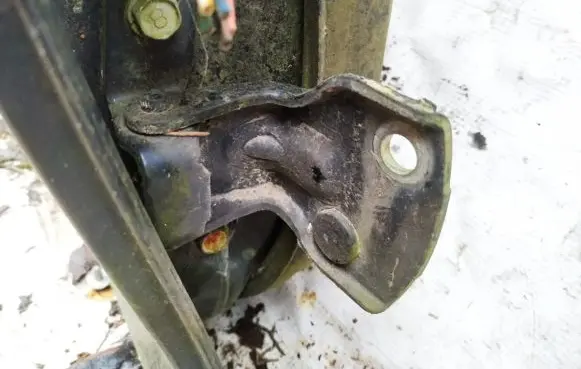 Mazda Xedos 6 Rear door lower hinge