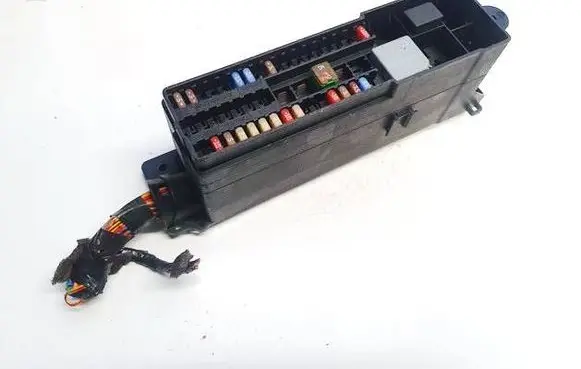 Ford Focus Fuse box set AV6T14K131AB AV6T-14K131-AB