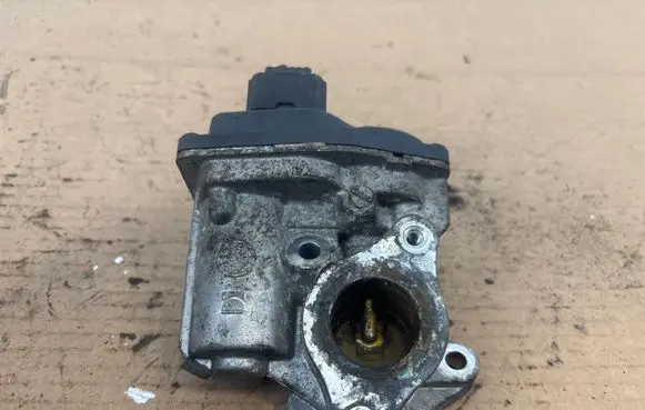 Nissan Juke I F15 EGR valve 147104647 H820114349 J1501000211