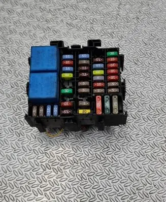 Renault Captur Fuse module 243517012R