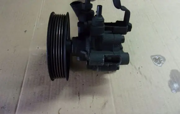 Toyota Corolla Verso AR10 Power steering pump mounting bracket 