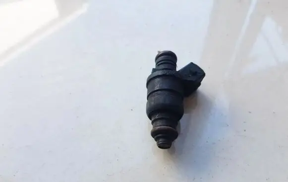 Audi A3 S3 8L Fuel injector 037906031AA 0332