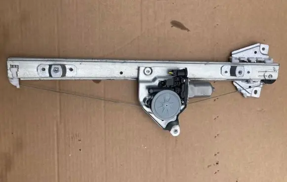 Suzuki Grand Vitara II Rear door window regulator with motor 65J01