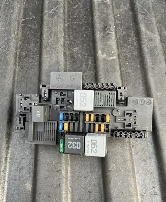 Mercedes-Benz C W205 Fuse module A2229063701 A0035420419