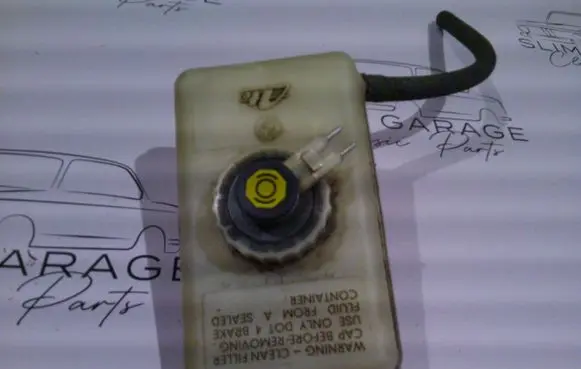 Brake fluid reservoir