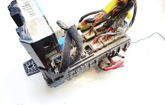 Hyundai Trajet Fuse box set oka500r 06147d