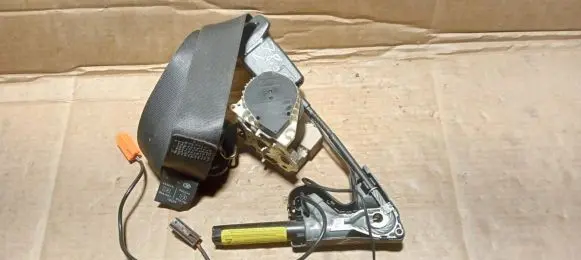 Jaguar X-Type Front seatbelt