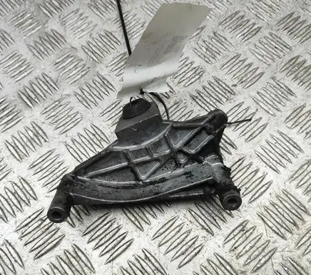Mercedes-Benz E W212 Engine mounting bracket A6420101740