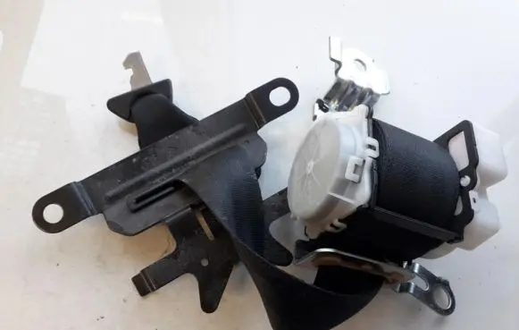 Toyota Corolla Verso AR10 Middle seatbelt (rear) H073811 H073818