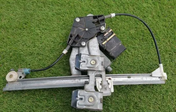 Skoda Octavia Mk1 (1U) Rear door window regulator with motor