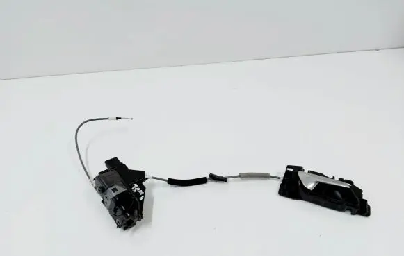 Opel Mokka B Front door lock PSA444555