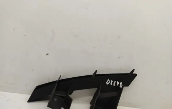 Audi Q7 4L Front bumper mounting bracket 4L0807334