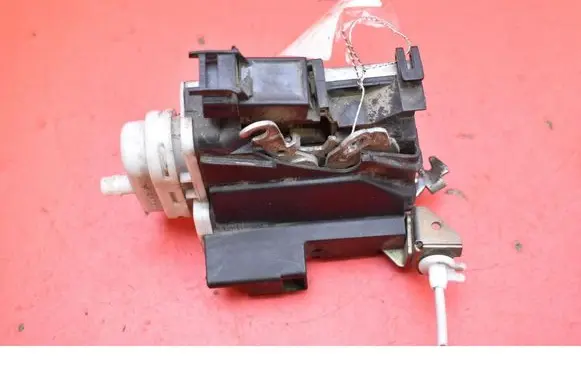 Audi A4 S4 B5 8D Front door lock 8D1837015E