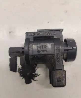 Volkswagen Golf IV Turbo solenoid valve 1J0906283A