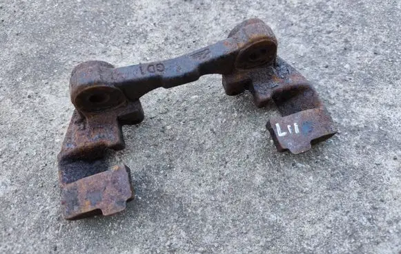 Jeep Grand Cherokee (WJ) Brake caliper pad carrier rear 