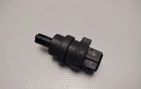 Audi A4 S4 B5 8D Intake air temperature sensor 028906081