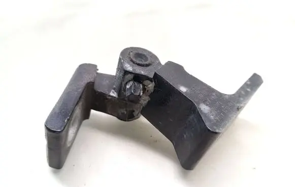 Volkswagen Tiguan Front door upper hinge 5N0831402