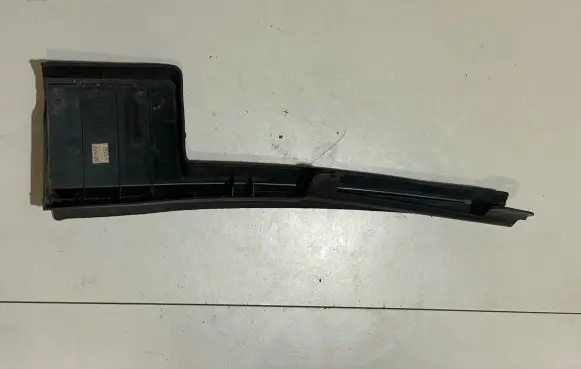 Ford Mustang VI Intercooler air channel guide FR3B8102BB