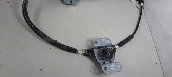 Rear door manual window regulator