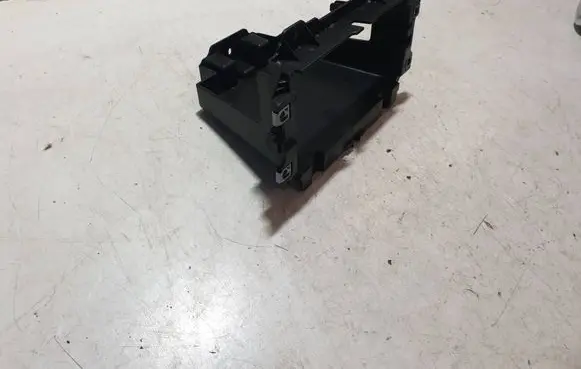 Renault Captur Radio/GPS head unit trim 00134377 00161662