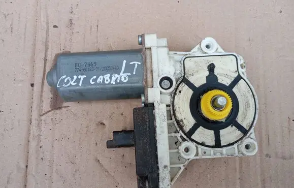 Mitsubishi Colt CZ3 Front door window regulator motor ZM28 B21708 0206013614