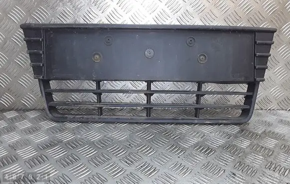 Ford Focus Front bumper lower grill bm5117k945a