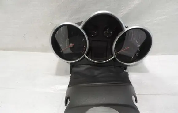 Chevrolet Cruze Speedometer (instrument cluster) 95969201