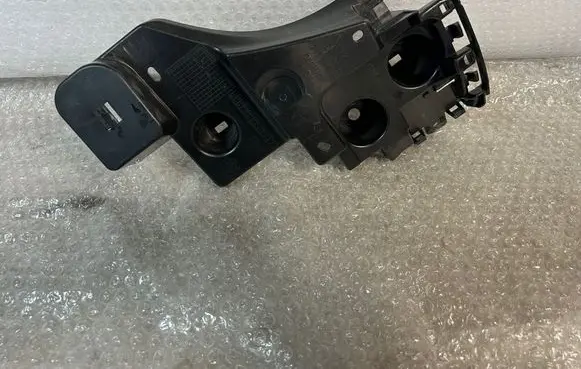BMW 5 G60 Rear bumper mounting bracket 5A0F8B2 21754011